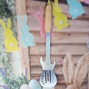 🏠 Dolly Parton Guitar Shaped Grill Spatula